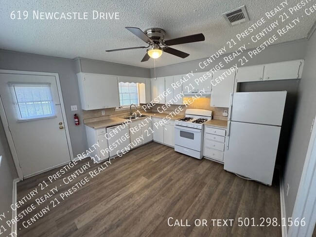Building Photo - 619 Newcastle Dr