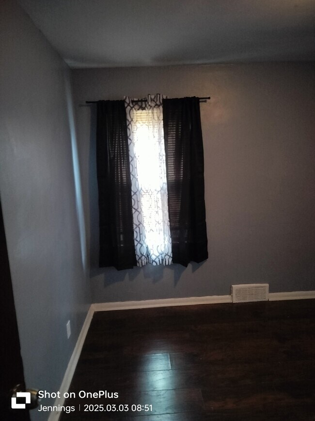 Building Photo - 5640 Sapphire Ave