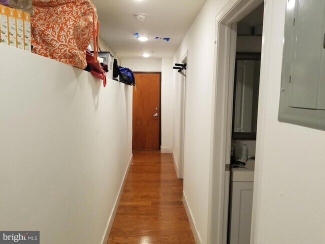 Building Photo - 1637 Poplar St