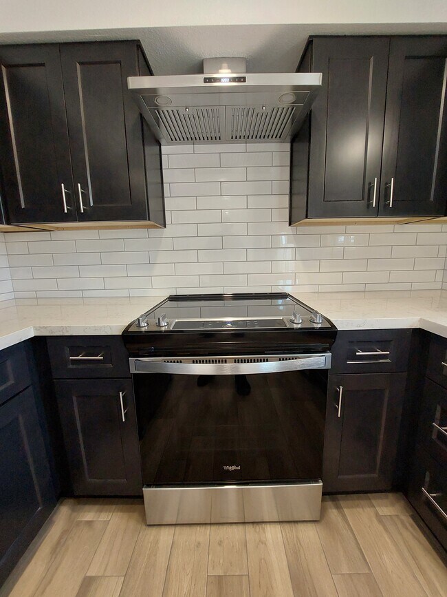 Kitchen - all new Applinaces, Cabinets, Countertops - 1233 W Manhatton Dr