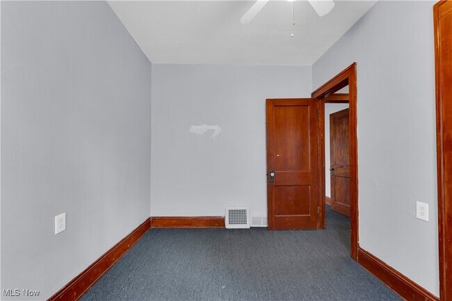 Building Photo - 917 Helmsdale Rd