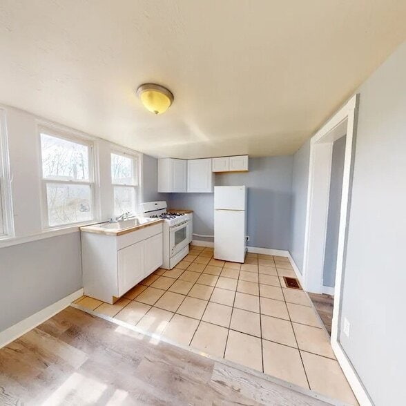 Building Photo - 139 N Water Ave