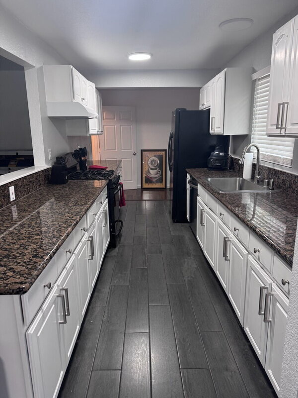 Building Photo - 2445 Town Cir