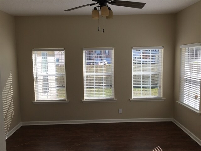 Building Photo - 110 Nelson Dr