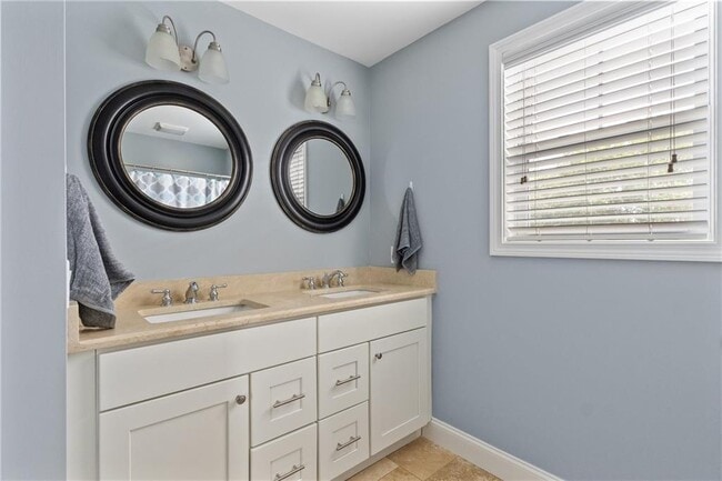 Building Photo - 42 E Bowery St