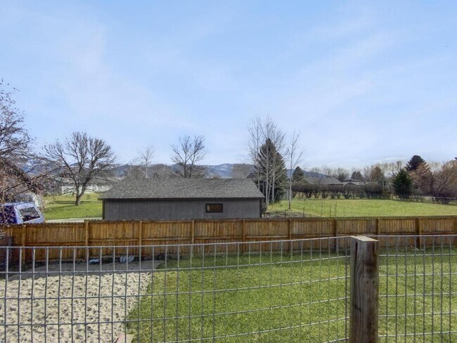 Building Photo - 3250 W.Hollyhock Dr
