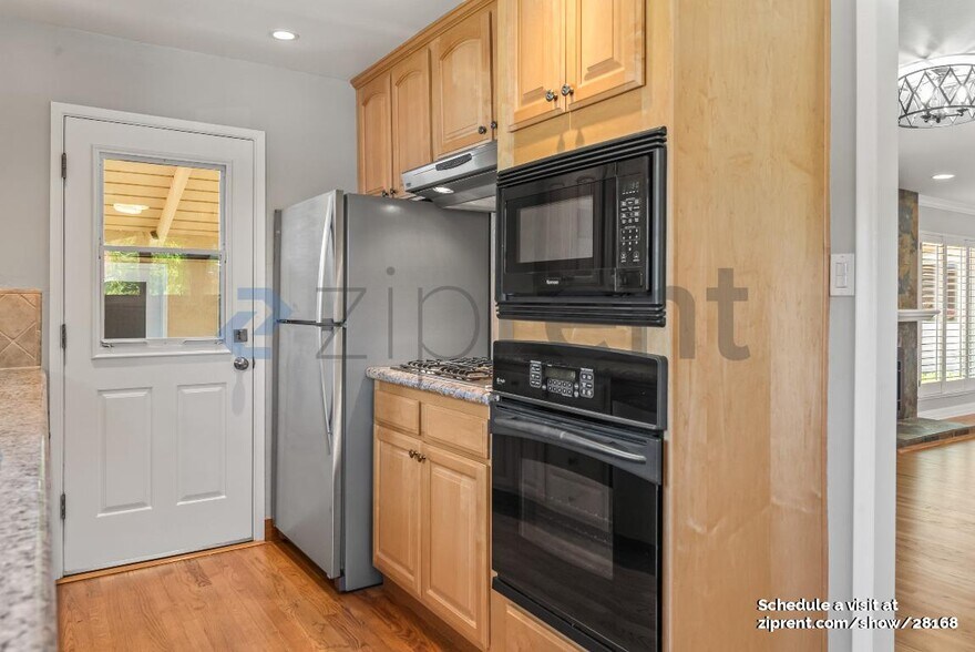 Building Photo - 2010 Helena Way