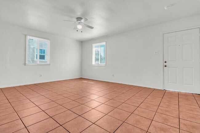 Building Photo - 1166 E 43rd Pl