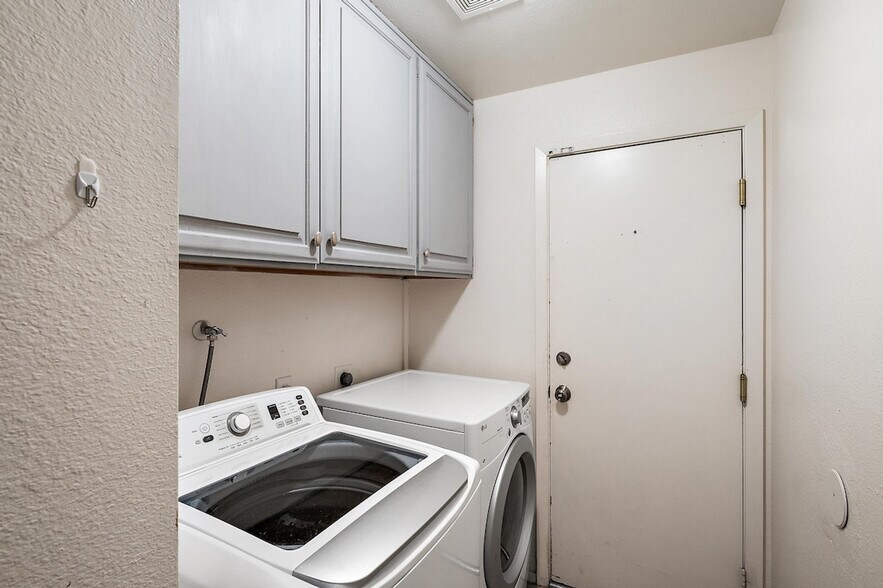 Building Photo - 4329 E Cherokee St