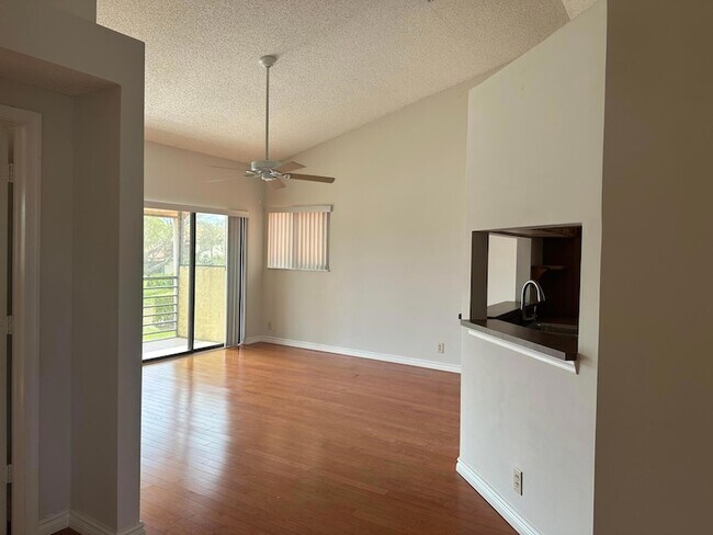 Building Photo - 21 Via de Casas Sur Via