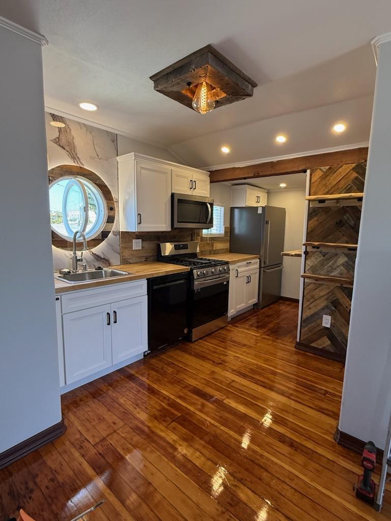 Building Photo - 3684 43rd St