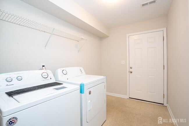 Building Photo - 5 Rafting Way