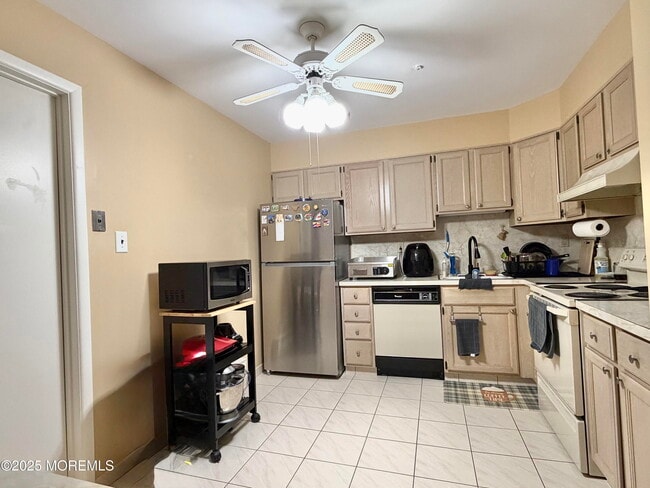 Building Photo - 111 Amberly Dr