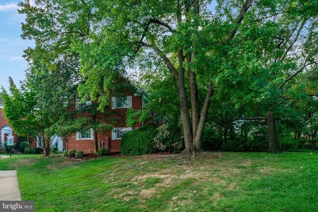 Building Photo - 3200 Martha Custis Dr
