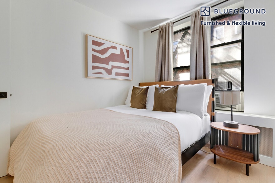 Building Photo - 236 W 15th St