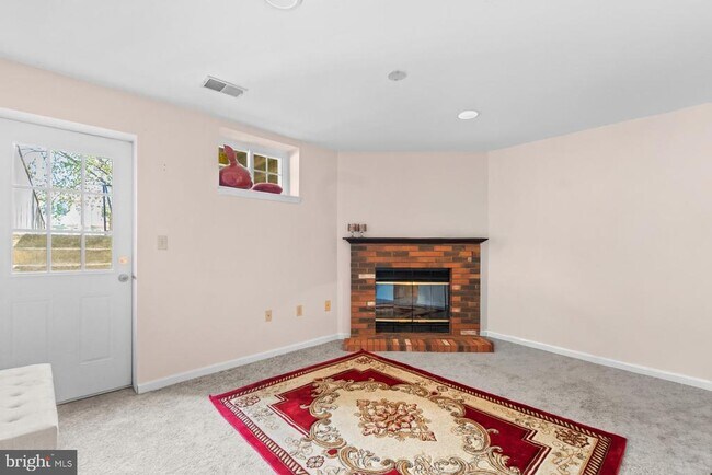 Building Photo - 2125 Cedar Barn Way