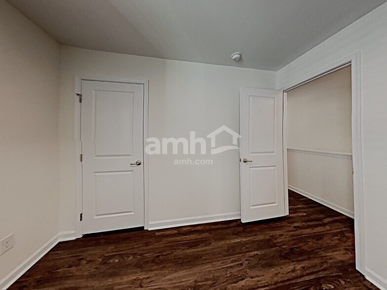 Building Photo - 5053 Twin River Dr