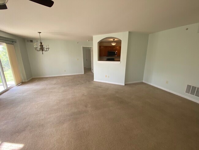 Building Photo - 313 Riverscape Ct