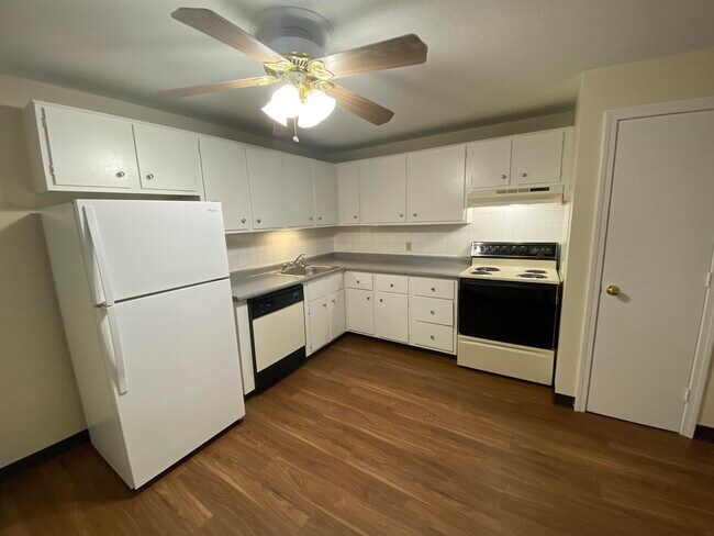 Building Photo - 99 Powers St