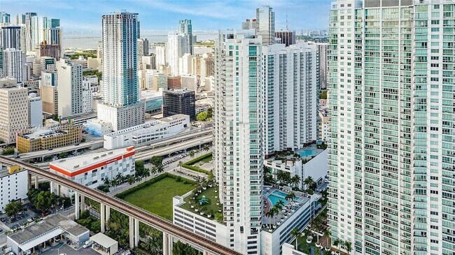 Building Photo - 90 SW 3rd St