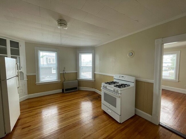 Building Photo - 68 Laval St