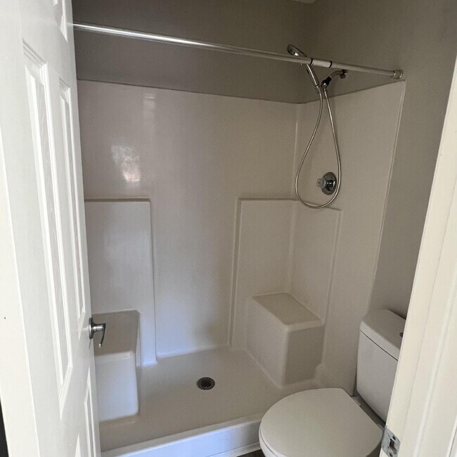Building Photo - 2 Bed, 2 Bath condo, ground floor unit