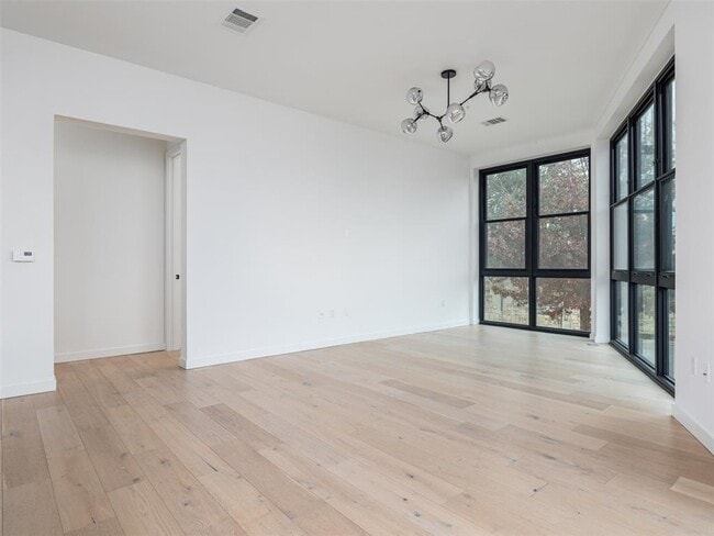 Building Photo - 800 Embassy Dr