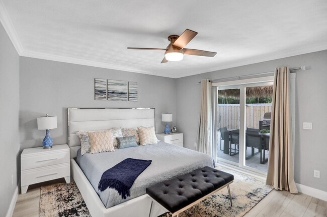 Building Photo - 470 SE 4th Ct