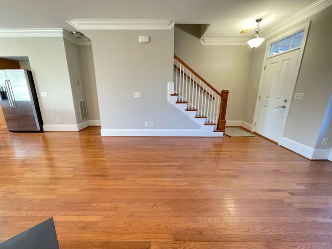 Building Photo - Charming 3br - 3ba in Davis Park, perfect ...