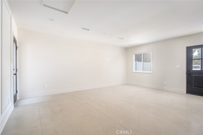 Building Photo - 14309 Califa St