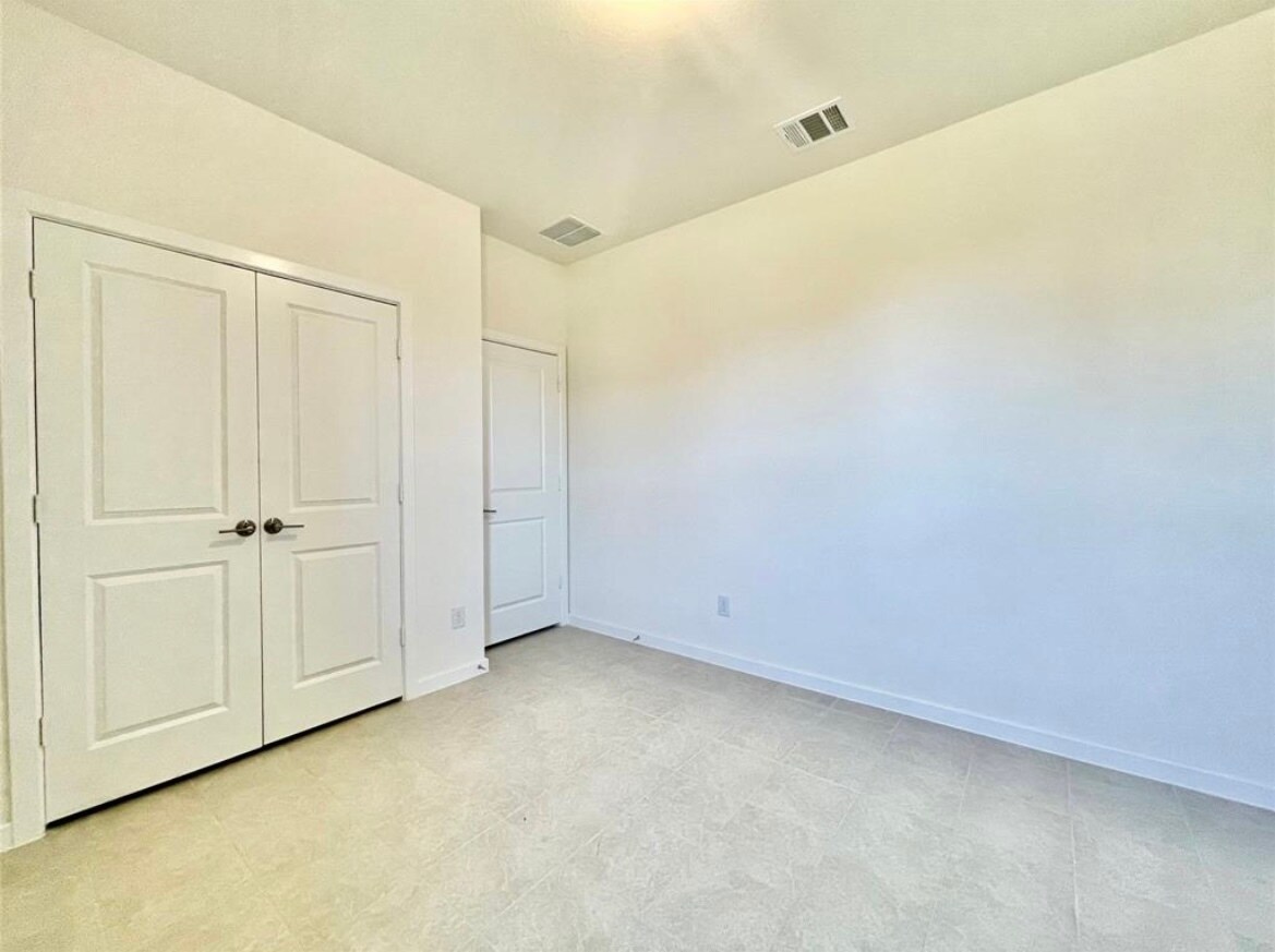 Building Photo - 7802 Winter Hawk Cir