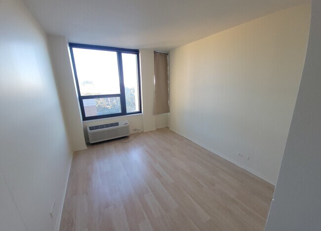 Building Photo - 5100 N Marine Dr