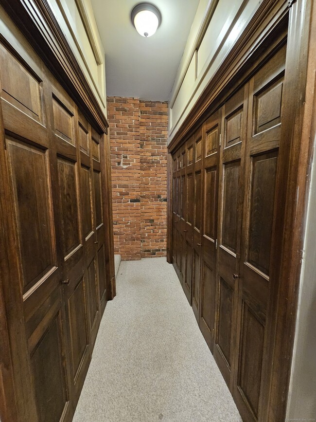 Building Photo - 1 Linden Pl