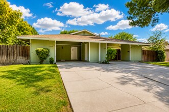Building Photo - Newly Remodeled Duplex for Rent in Central Davis