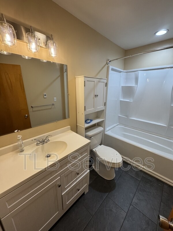 Building Photo - 542 Montdale Rd