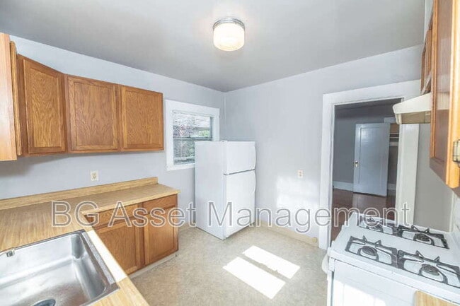 Building Photo - 3940 Whittle Ave