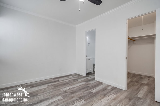 Building Photo - Remodeled 1Bd/1Ba Upstairs Condo in the He...