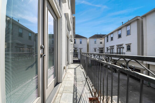 Building Photo - 5711 Kiam St