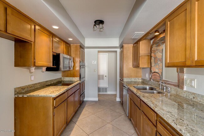 Building Photo - Best Neighborhood around ASU!  5 Bed 2 Bath with great yard