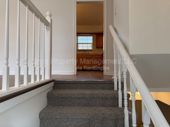 Building Photo - 11105 Lake Hills Dr