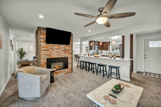 Building Photo - FULLY FURNISHED MOUNTAIN VIEW RETREAT with HOT TUB, RV PARKING & NO HOA