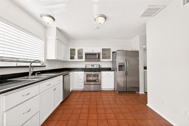 Building Photo - 11677 Village Pl Dr