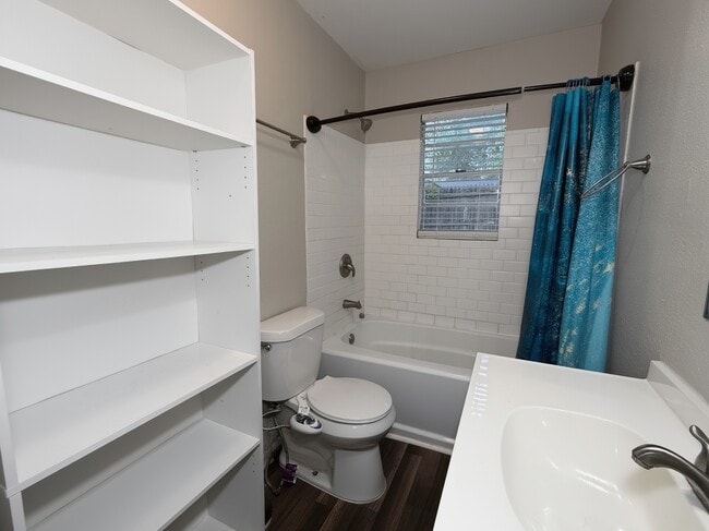Building Photo - 701 N Mirick Ave
