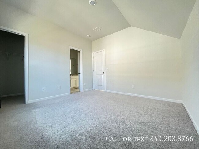 Building Photo - 105 Sequoia Ln