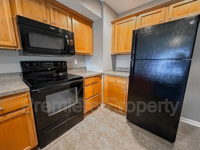 Building Photo - 264 N Hedge Ln