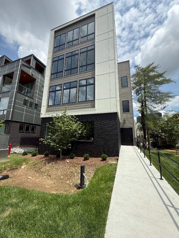 Building Photo - 3133 Long Blvd