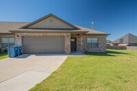 Building Photo - Spacious 3 bed 2 bath in Pea Ridge