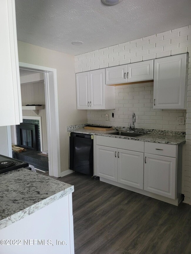 Building Photo - 6442 Ballejo Ct N