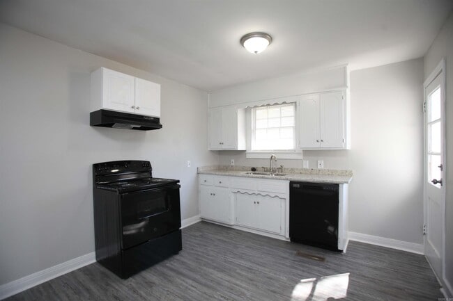 Building Photo - 1814 Moss St