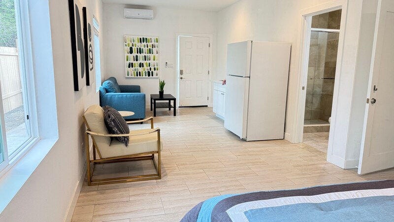 Building Photo - 15840 Annellen St